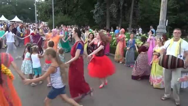 ПОВТОРЯЙТЕ Харе Кришна и